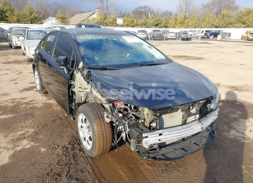 2022 Toyota Corolla LE (VIN 5YFEPMAE4NP324102) main photo