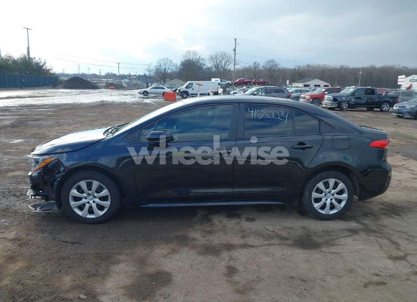 Photo 15 of 2022 Toyota Corolla LE (VIN 5YFEPMAE4NP324102)
