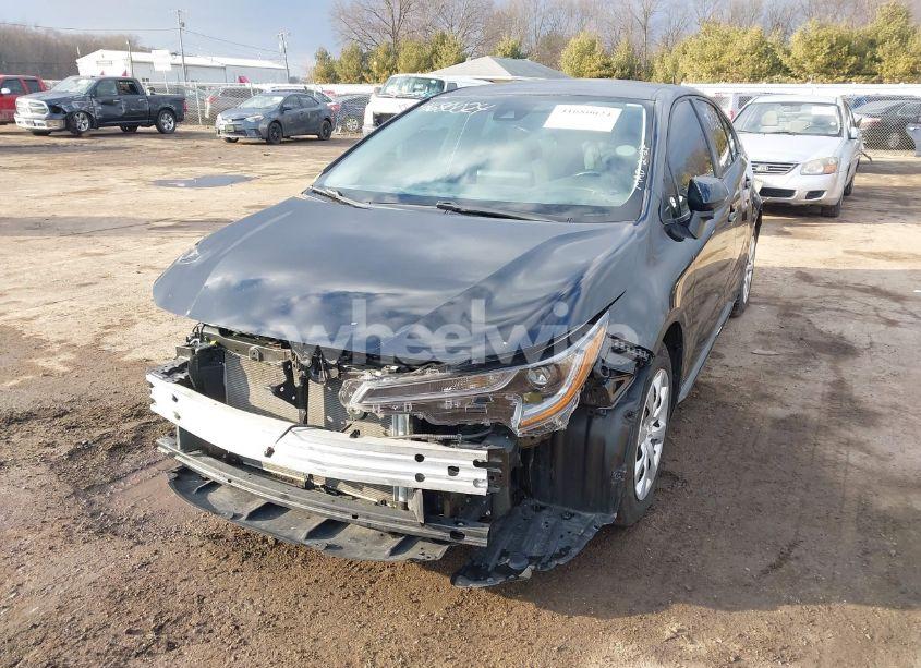 Photo 2 of 2022 Toyota Corolla LE (VIN 5YFEPMAE4NP324102)