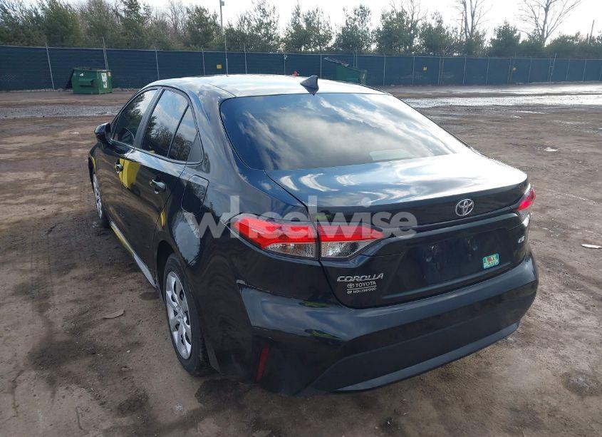 Photo 3 of 2022 Toyota Corolla LE (VIN 5YFEPMAE4NP324102)