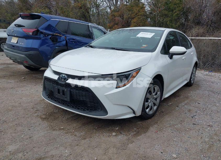 Photo 2 of 2022 Toyota Corolla LE (VIN 5YFEPMAE4NP332636)