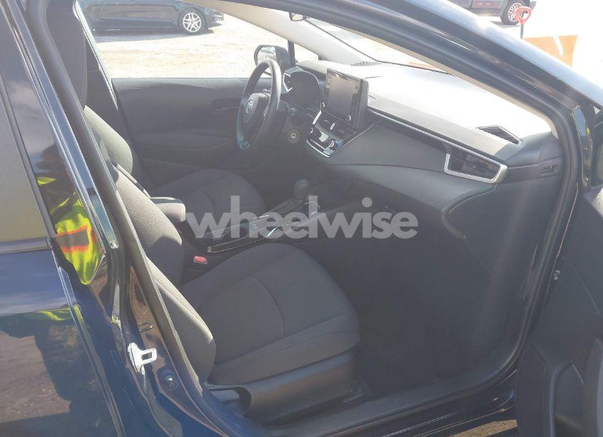 Photo 5 of 2022 Toyota Corolla LE (VIN 5YFEPMAE4NP343071)