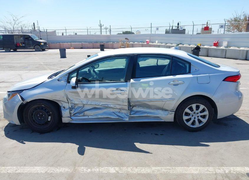 Photo 14 of 2022 Toyota Corolla LE (VIN 5YFEPMAE4NP353356)