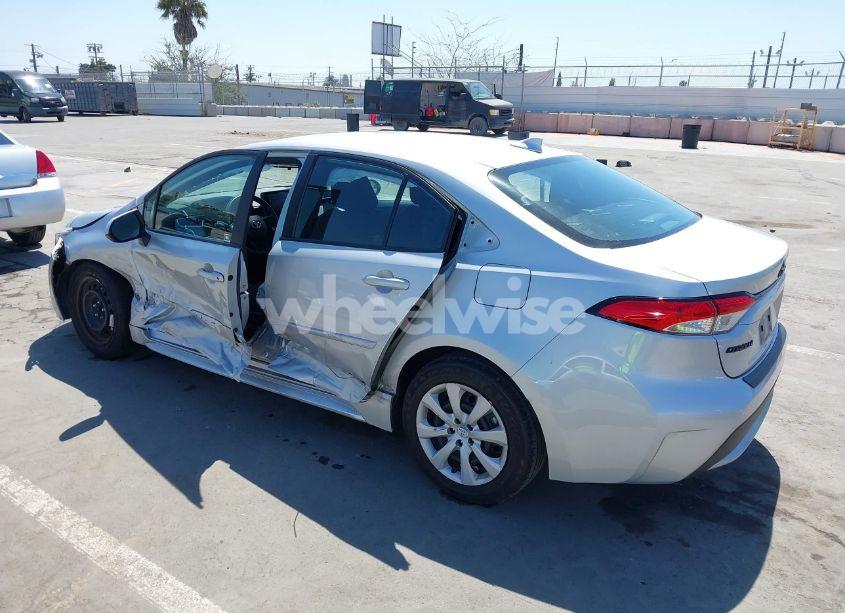 Photo 3 of 2022 Toyota Corolla LE (VIN 5YFEPMAE4NP353356)