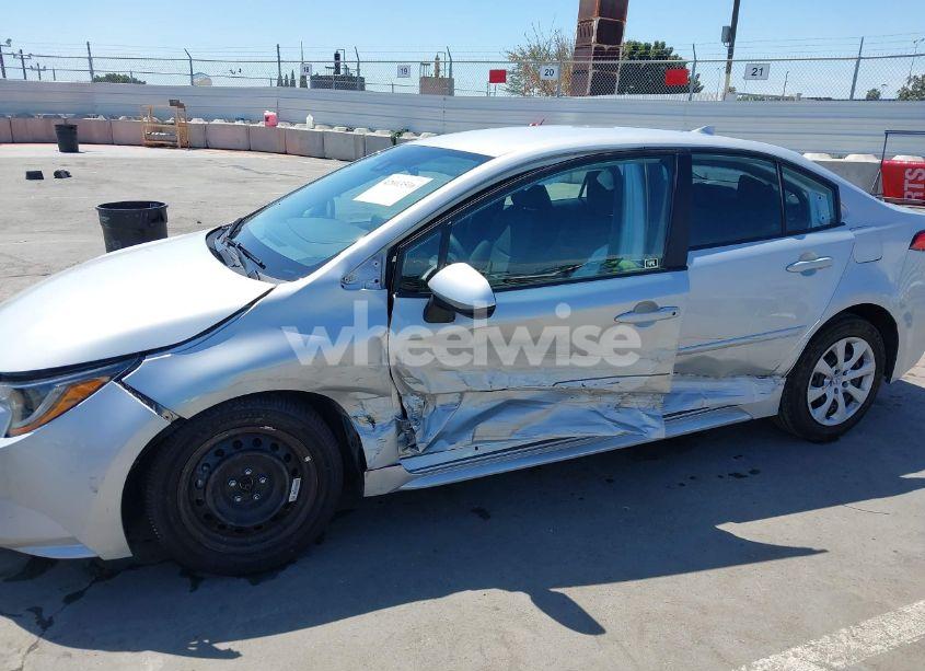 Photo 6 of 2022 Toyota Corolla LE (VIN 5YFEPMAE4NP353356)