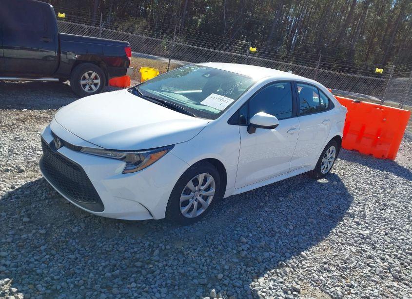 Photo 2 of 2022 Toyota Corolla LE (VIN 5YFEPMAE4NP365054)