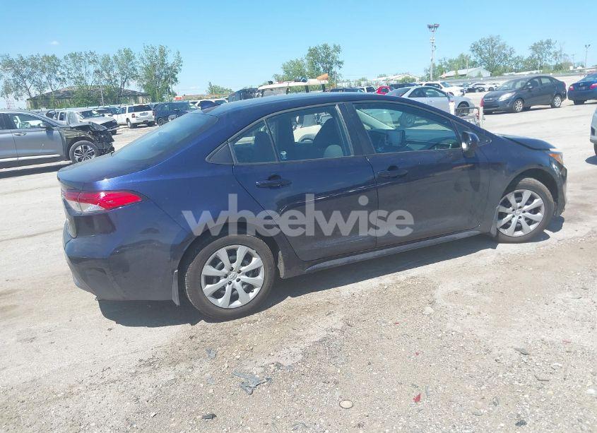 Photo 4 of 2022 Toyota Corolla LE (VIN 5YFEPMAE4NP372263)