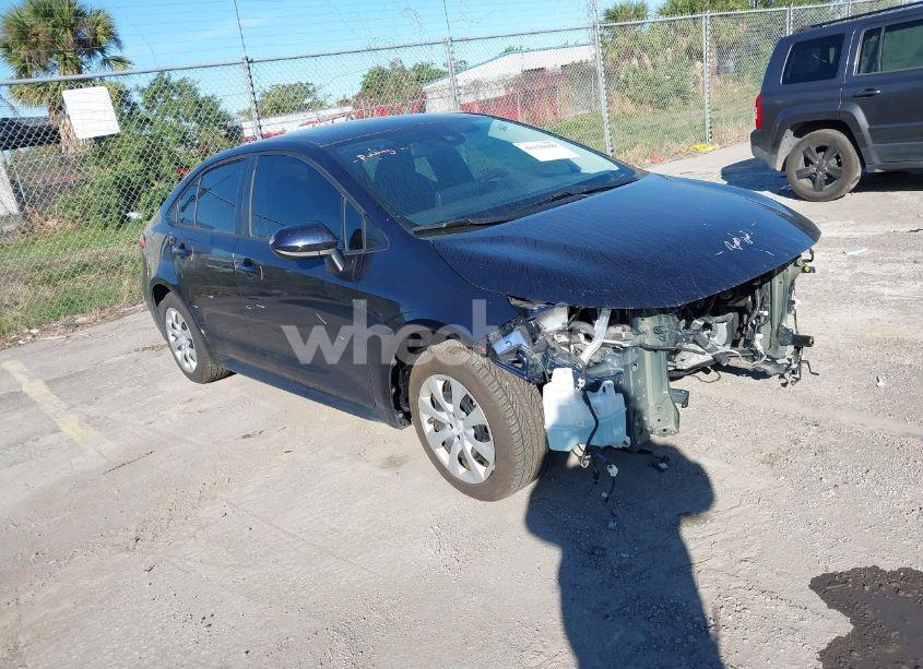 2022 Toyota Corolla LE (VIN 5YFEPMAE4NP373980) main photo