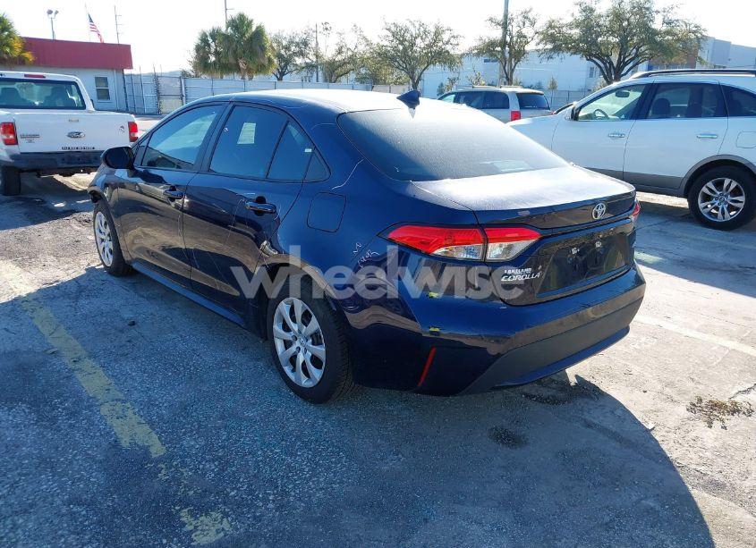 Photo 3 of 2022 Toyota Corolla LE (VIN 5YFEPMAE4NP373980)