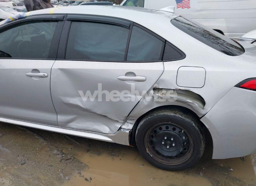 Photo 6 of 2022 Toyota Corolla LE (VIN 5YFEPMAE4NP387314)