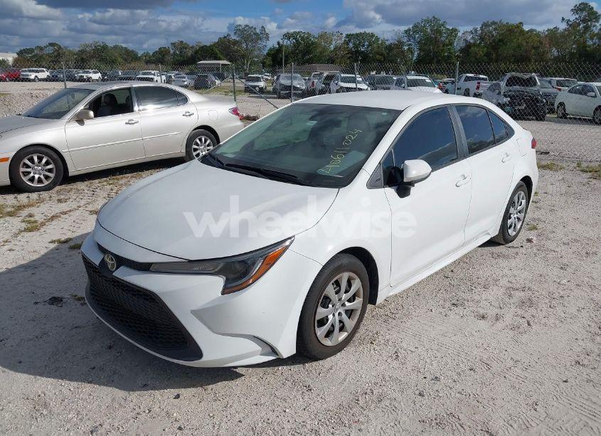Photo 2 of 2022 Toyota Corolla LE (VIN 5YFEPMAE4NP392206)