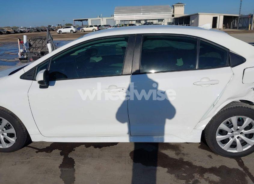 Photo 15 of 2021 Toyota Corolla LE (VIN 5YFEPMAE5MP207921)