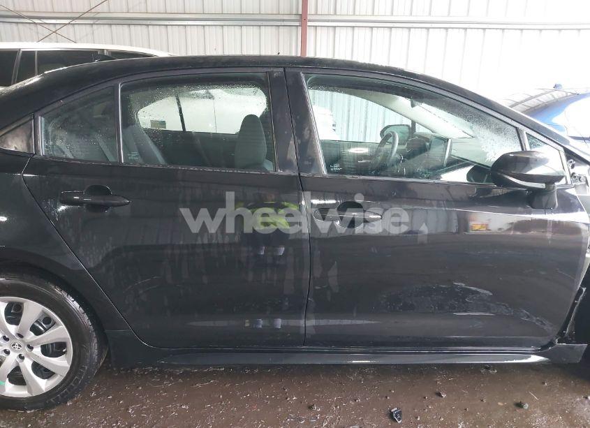 Photo 14 of 2021 Toyota Corolla LE (VIN 5YFEPMAE5MP238182)