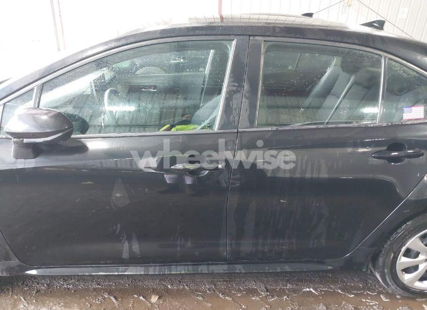 Photo 15 of 2021 Toyota Corolla LE (VIN 5YFEPMAE5MP238182)