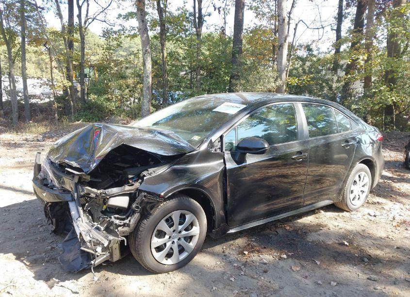 Photo 2 of 2022 Toyota Corolla LE (VIN 5YFEPMAE5NP288470)