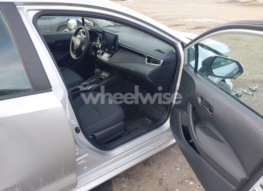 Photo 5 of 2022 Toyota Corolla LE (VIN 5YFEPMAE5NP292339)