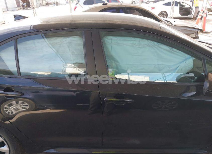 Photo 13 of 2022 Toyota Corolla LE (VIN 5YFEPMAE5NP293300)