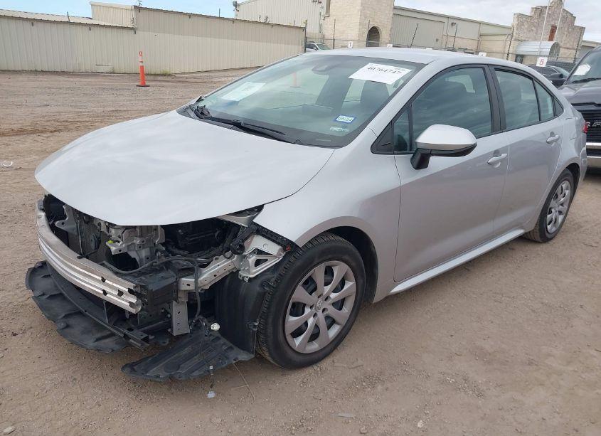 Photo 2 of 2022 Toyota Corolla LE (VIN 5YFEPMAE5NP313612)
