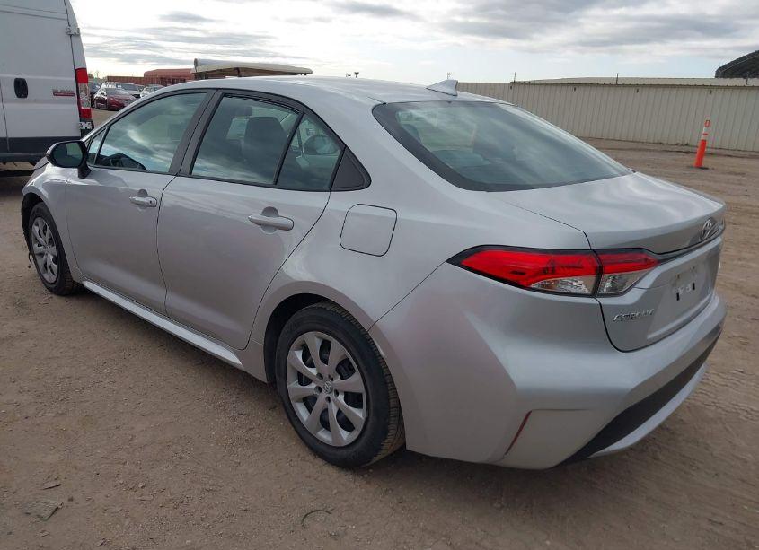 Photo 3 of 2022 Toyota Corolla LE (VIN 5YFEPMAE5NP313612)