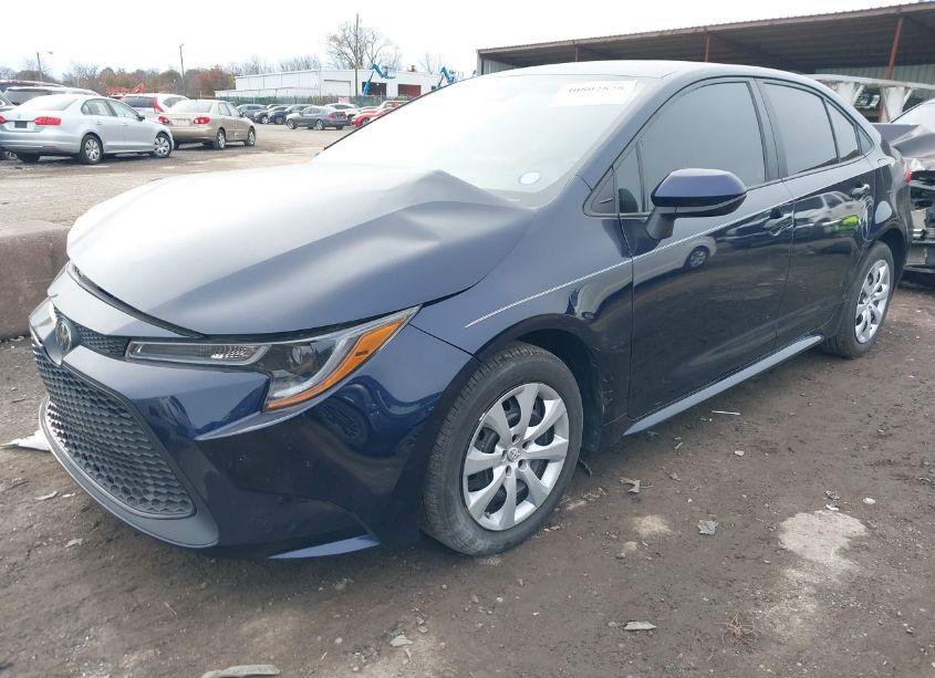 Photo 2 of 2022 Toyota Corolla LE (VIN 5YFEPMAE5NP319376)