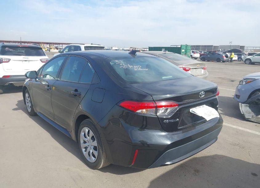 Photo 3 of 2022 Toyota Corolla LE (VIN 5YFEPMAE5NP328739)