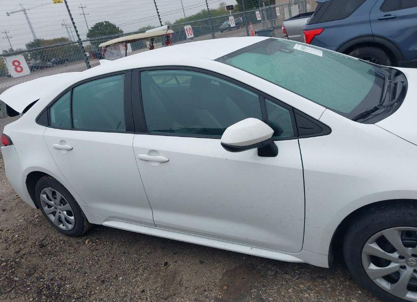 Photo 13 of 2022 Toyota Corolla LE (VIN 5YFEPMAE5NP339241)