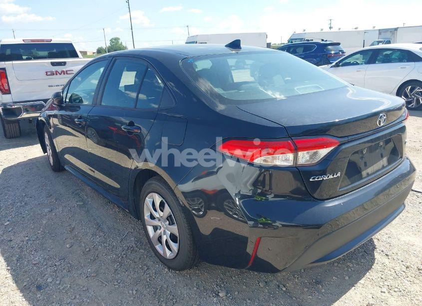 Photo 3 of 2022 Toyota Corolla LE (VIN 5YFEPMAE5NP347162)