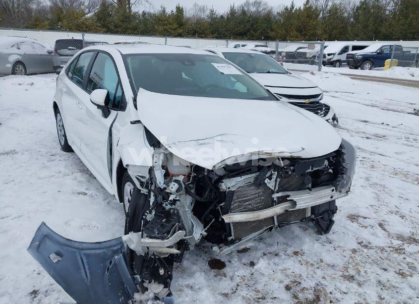 2022 Toyota Corolla LE (VIN 5YFEPMAE5NP357108) main photo