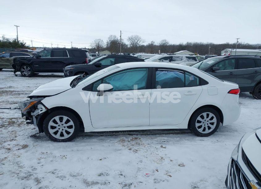 Photo 15 of 2022 Toyota Corolla LE (VIN 5YFEPMAE5NP357108)