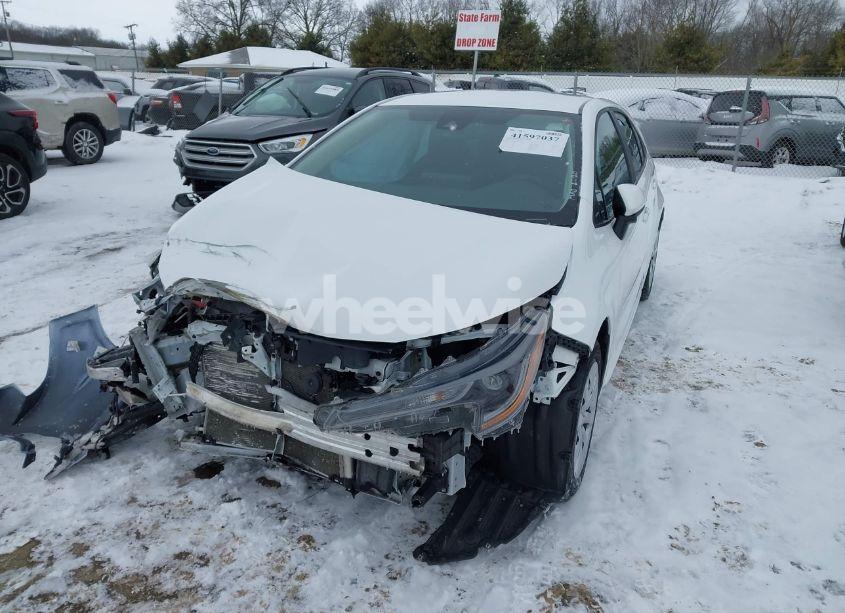 Photo 2 of 2022 Toyota Corolla LE (VIN 5YFEPMAE5NP357108)