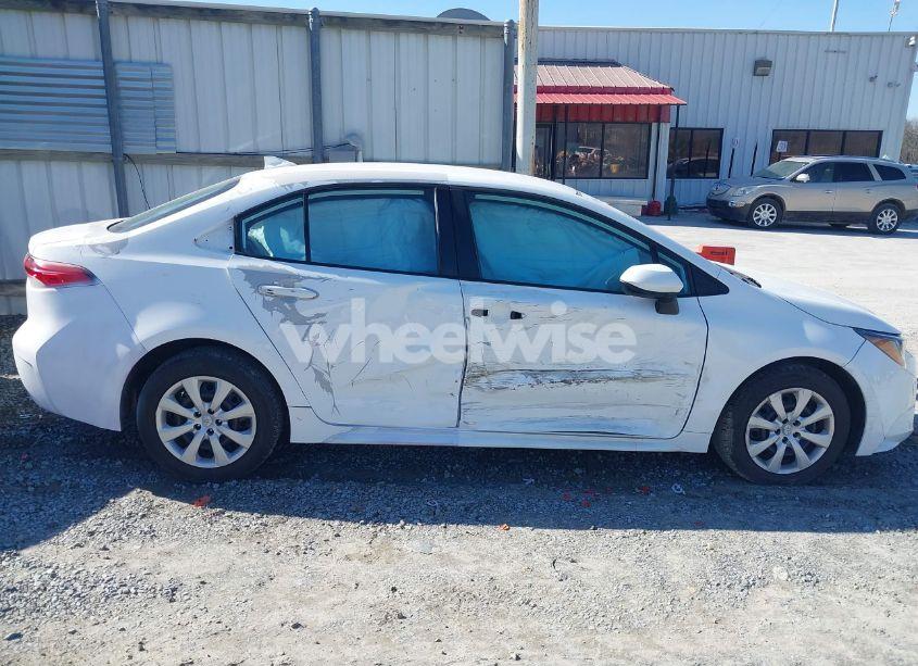 Photo 13 of 2022 Toyota Corolla LE (VIN 5YFEPMAE5NP360770)