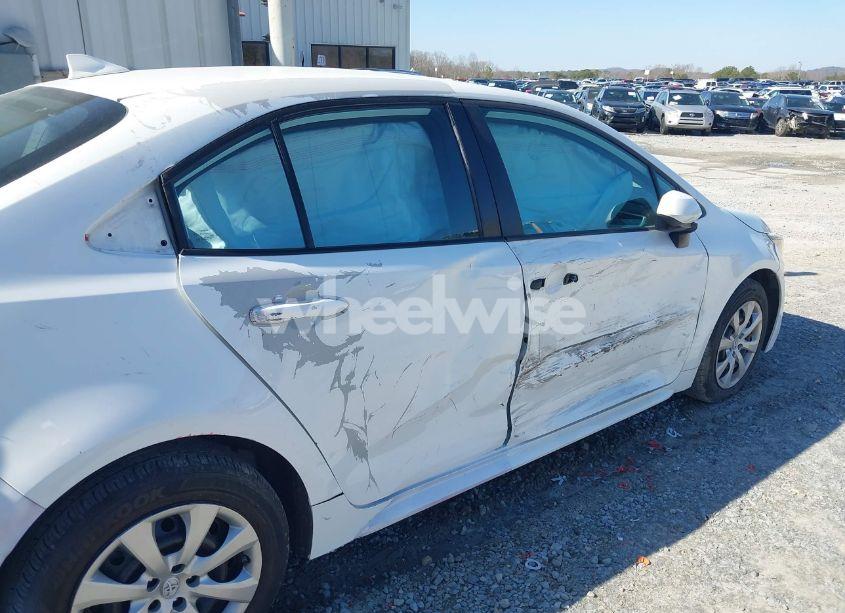 Photo 6 of 2022 Toyota Corolla LE (VIN 5YFEPMAE5NP360770)