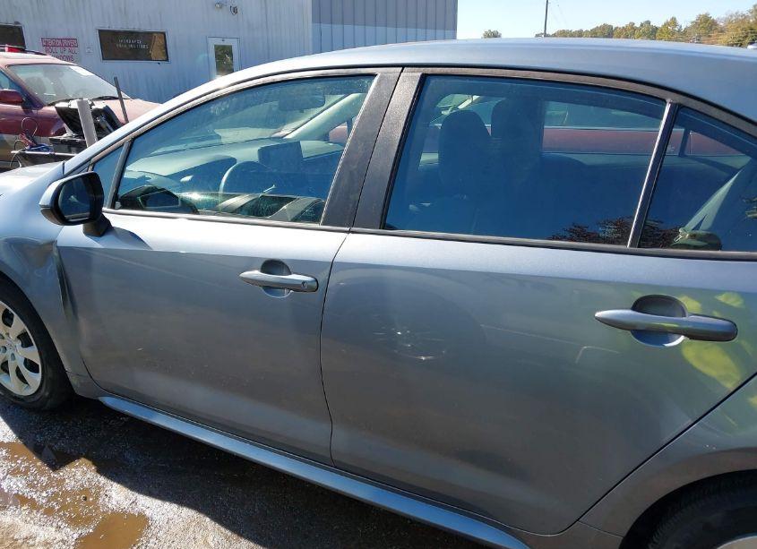 Photo 14 of 2022 Toyota Corolla LE (VIN 5YFEPMAE5NP370005)