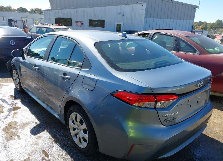 Photo 3 of 2022 Toyota Corolla LE (VIN 5YFEPMAE5NP370005)