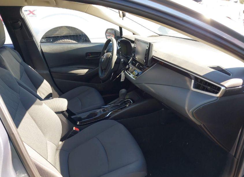 Photo 5 of 2022 Toyota Corolla LE (VIN 5YFEPMAE5NP370005)