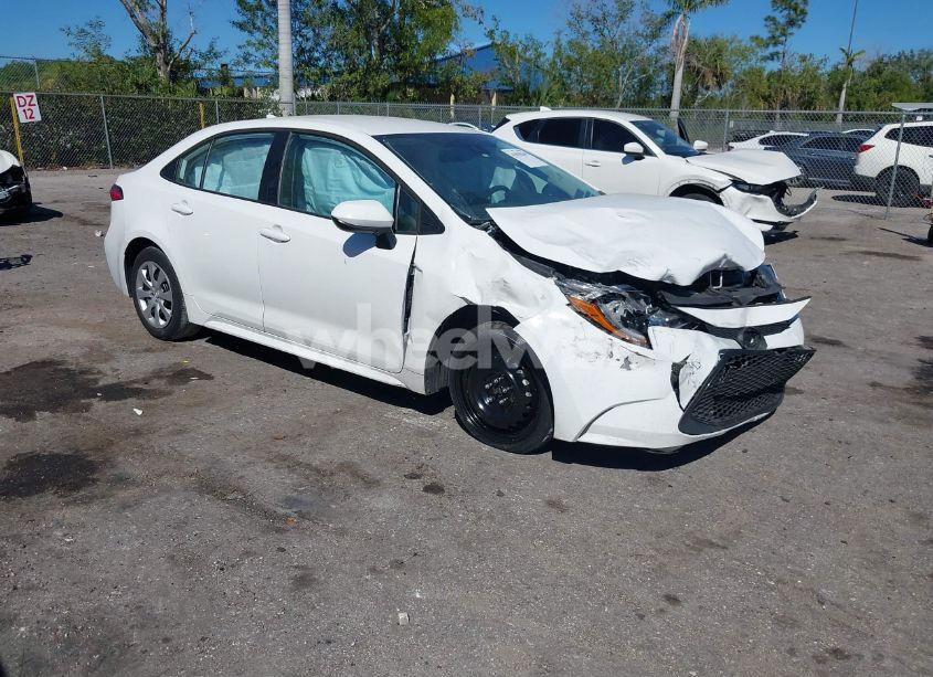 2022 Toyota Corolla LE (VIN 5YFEPMAE5NP370179) main photo