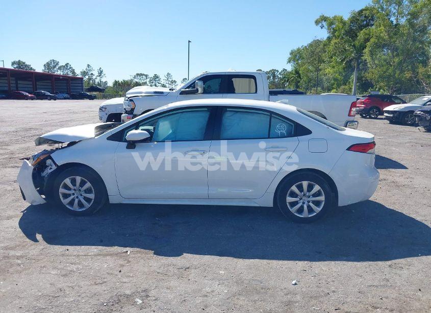 Photo 13 of 2022 Toyota Corolla LE (VIN 5YFEPMAE5NP370179)