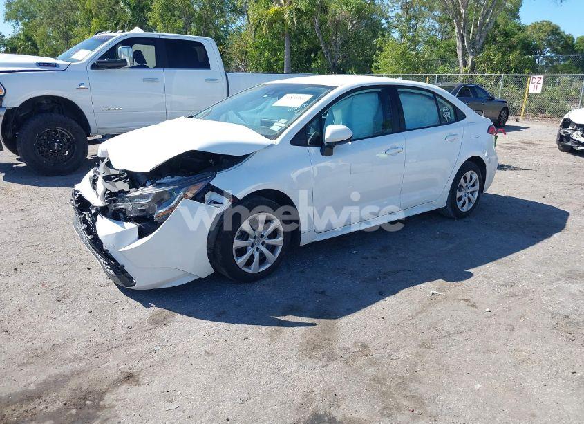 Photo 2 of 2022 Toyota Corolla LE (VIN 5YFEPMAE5NP370179)
