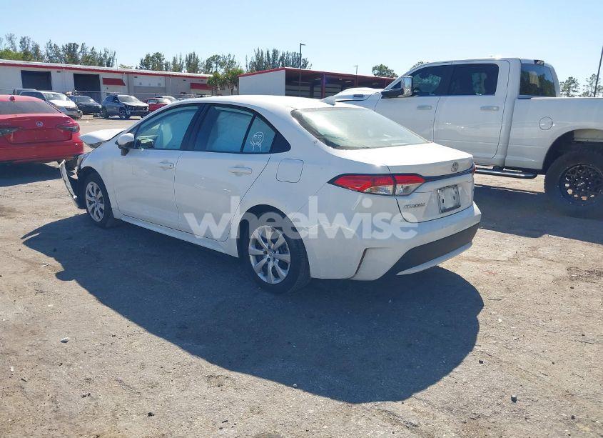 Photo 3 of 2022 Toyota Corolla LE (VIN 5YFEPMAE5NP370179)