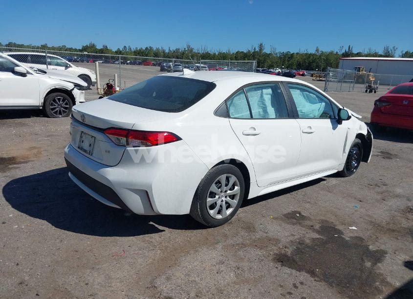 Photo 4 of 2022 Toyota Corolla LE (VIN 5YFEPMAE5NP370179)