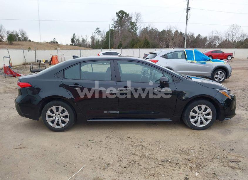 Photo 13 of 2022 Toyota Corolla LE (VIN 5YFEPMAE5NP378797)