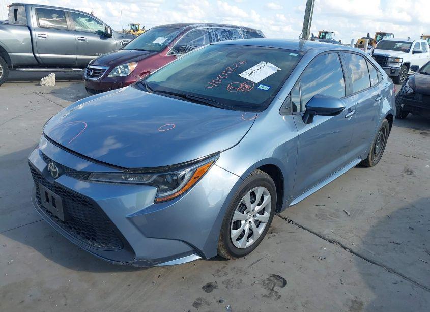 Photo 2 of 2022 Toyota Corolla LE (VIN 5YFEPMAE5NP381473)