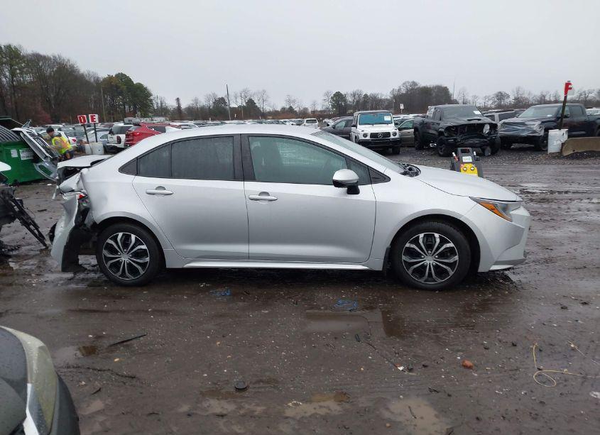 Photo 13 of 2021 Toyota Corolla LE (VIN 5YFEPMAE6MP158101)