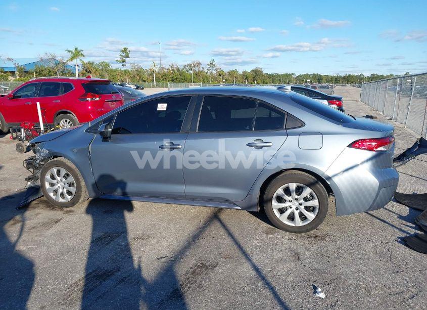 Photo 14 of 2021 Toyota Corolla LE (VIN 5YFEPMAE6MP167994)