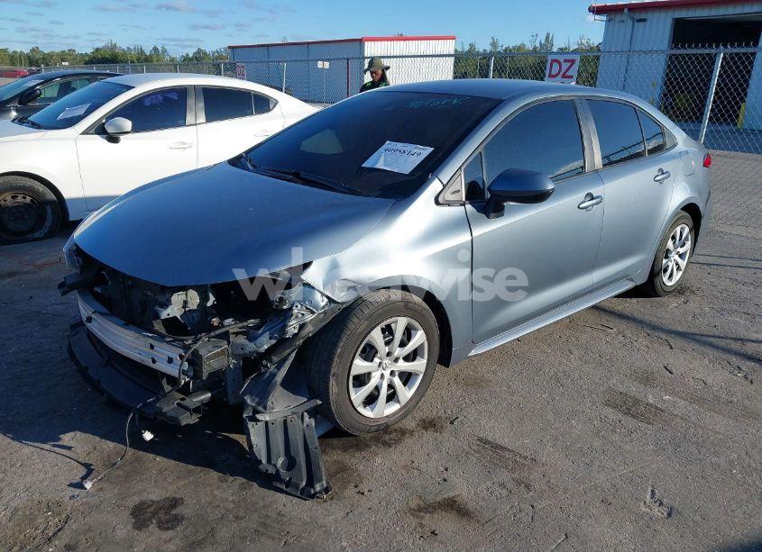 Photo 2 of 2021 Toyota Corolla LE (VIN 5YFEPMAE6MP167994)