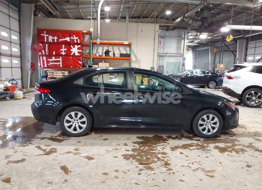 Photo 13 of 2021 Toyota Corolla LE (VIN 5YFEPMAE6MP233847)
