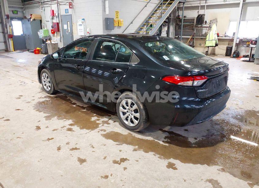 Photo 3 of 2021 Toyota Corolla LE (VIN 5YFEPMAE6MP233847)