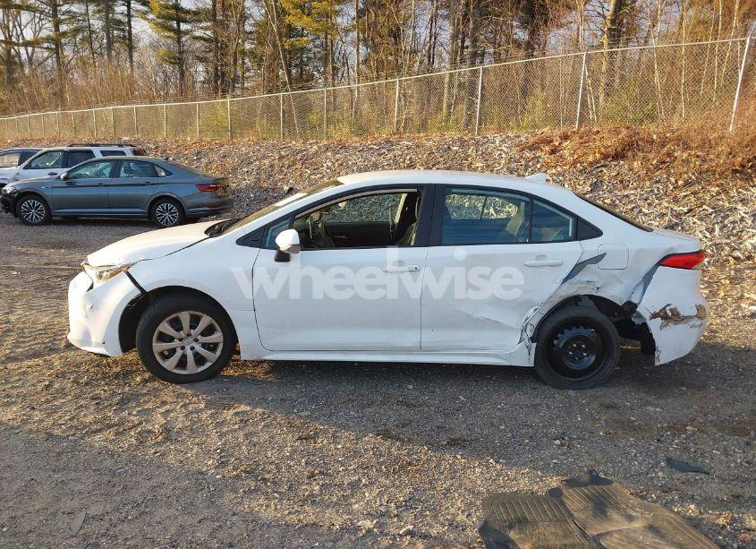 Photo 15 of 2021 Toyota Corolla LE (VIN 5YFEPMAE6MP234156)