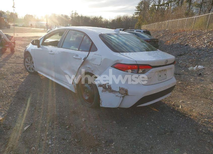 Photo 3 of 2021 Toyota Corolla LE (VIN 5YFEPMAE6MP234156)