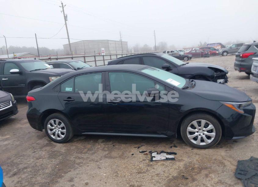 Photo 13 of 2021 Toyota Corolla LE (VIN 5YFEPMAE6MP239132)